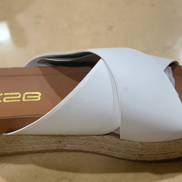 4xs HP 🎉HP WHITE ESPADRILLE SANDAL - Picture 8 of 8